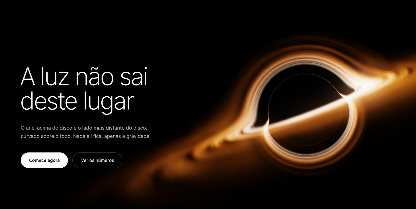 Página de site com fundo preto e um anel de luz dourada em volta de um buraco negro